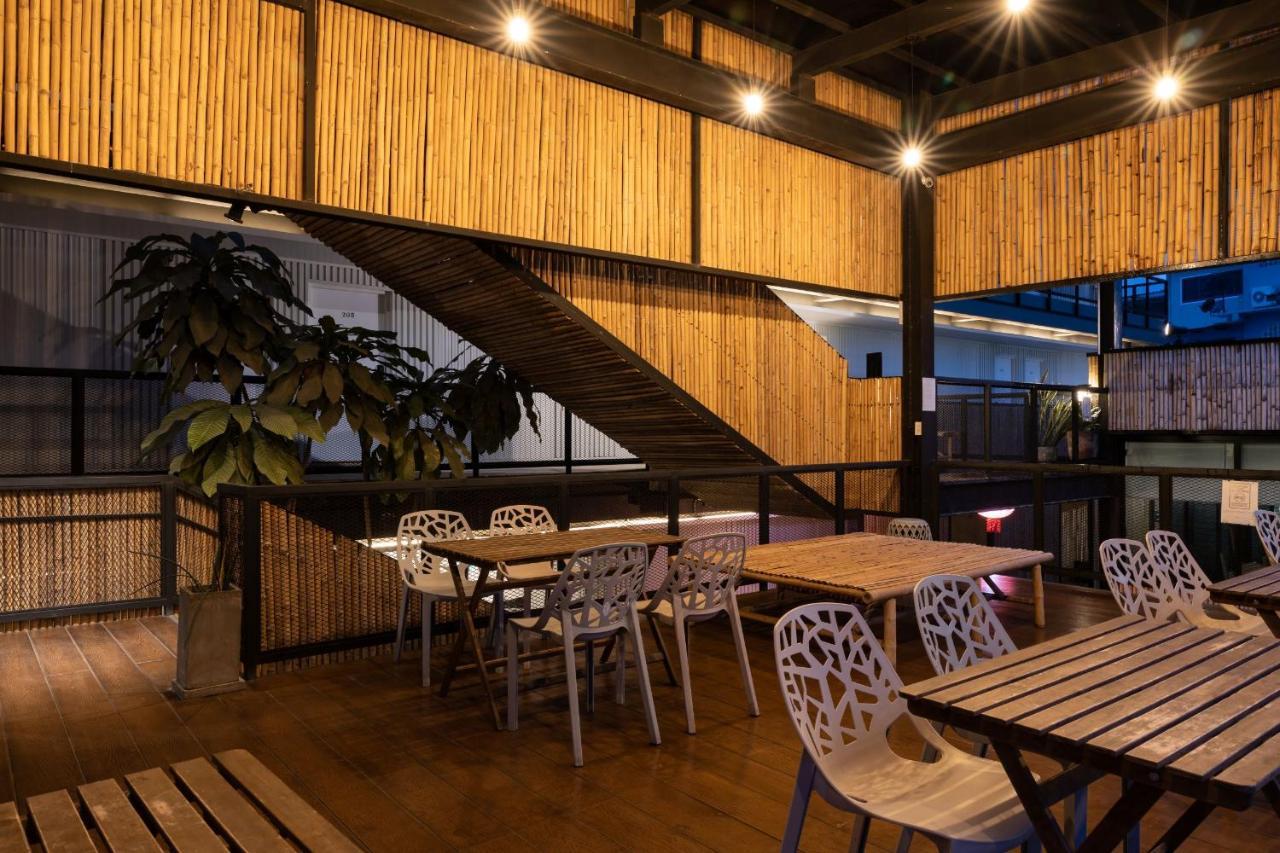 Pakchong Center Poshtel Hotel Bagian luar foto