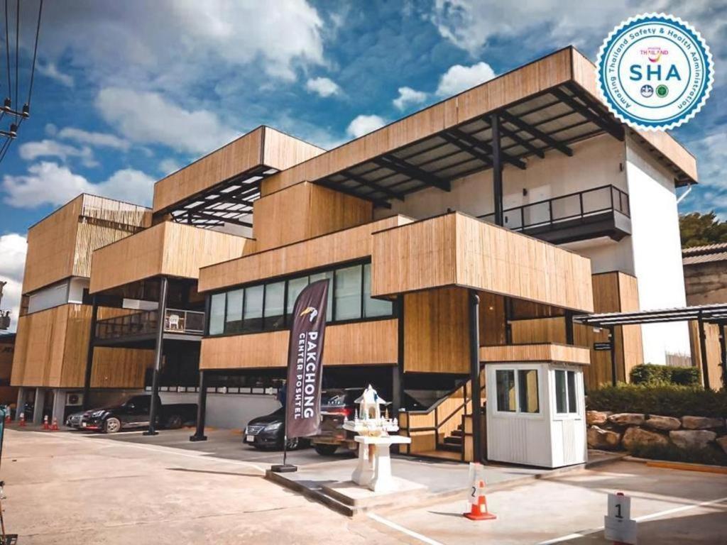 Pakchong Center Poshtel Hotel Bagian luar foto