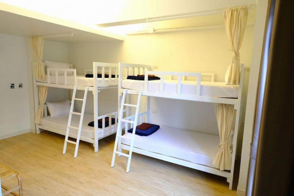 Pakchong Center Poshtel Hotel Bagian luar foto